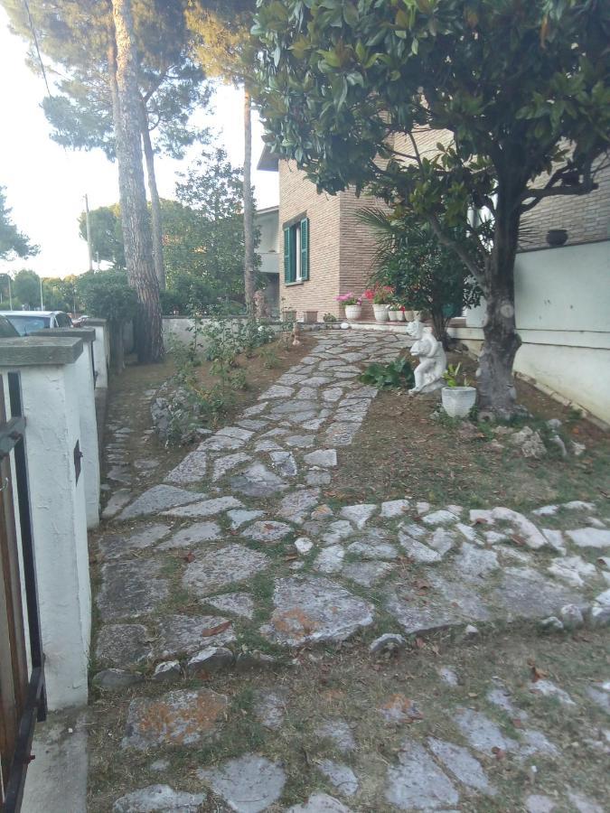 Affittacamere Villa Sofia Accanto Ospedale Con Ampio Giardino Fano Exterior foto